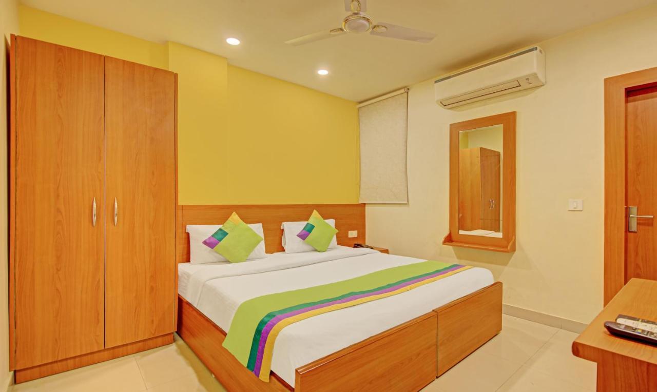 Hotel Treebo Tms Residency Nuova Delhi Esterno foto