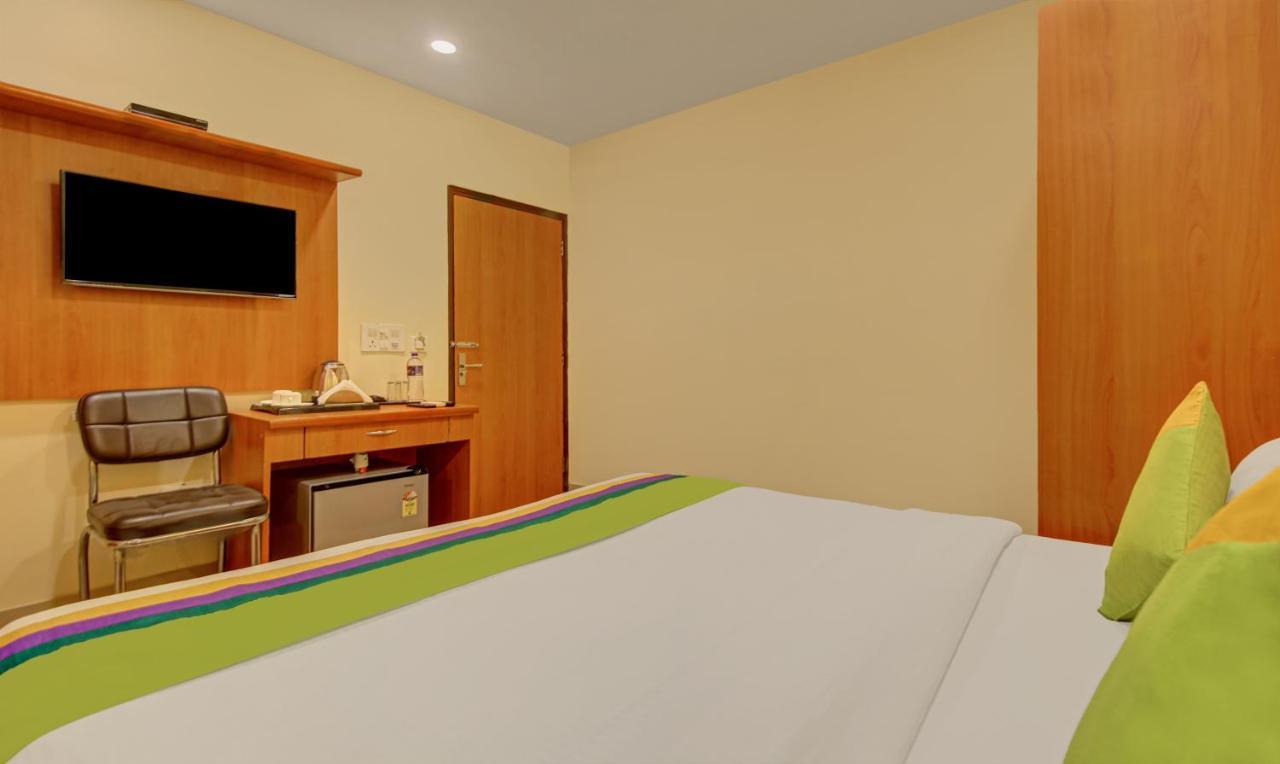 Hotel Treebo Tms Residency Nuova Delhi Esterno foto