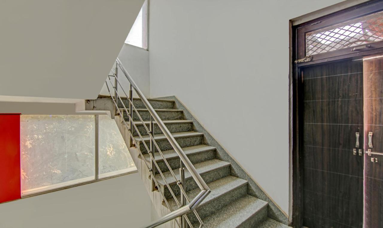 Hotel Treebo Tms Residency Nuova Delhi Esterno foto