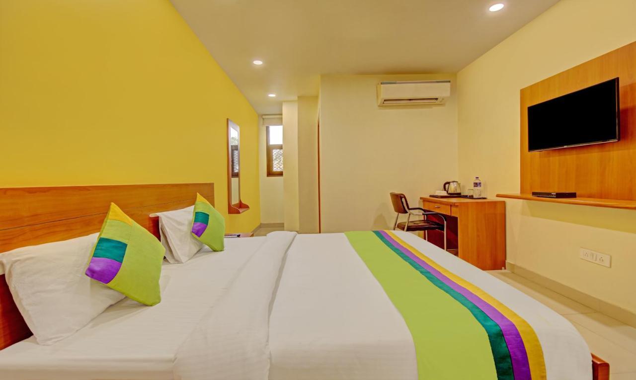Hotel Treebo Tms Residency Nuova Delhi Esterno foto