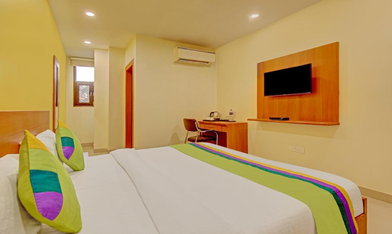 Hotel Treebo Tms Residency Nuova Delhi Esterno foto