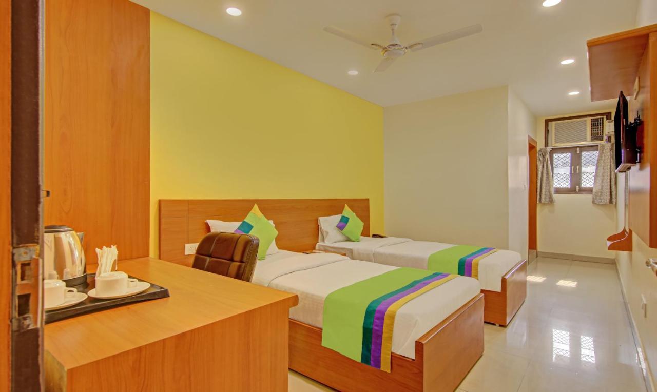 Hotel Treebo Tms Residency Nuova Delhi Esterno foto