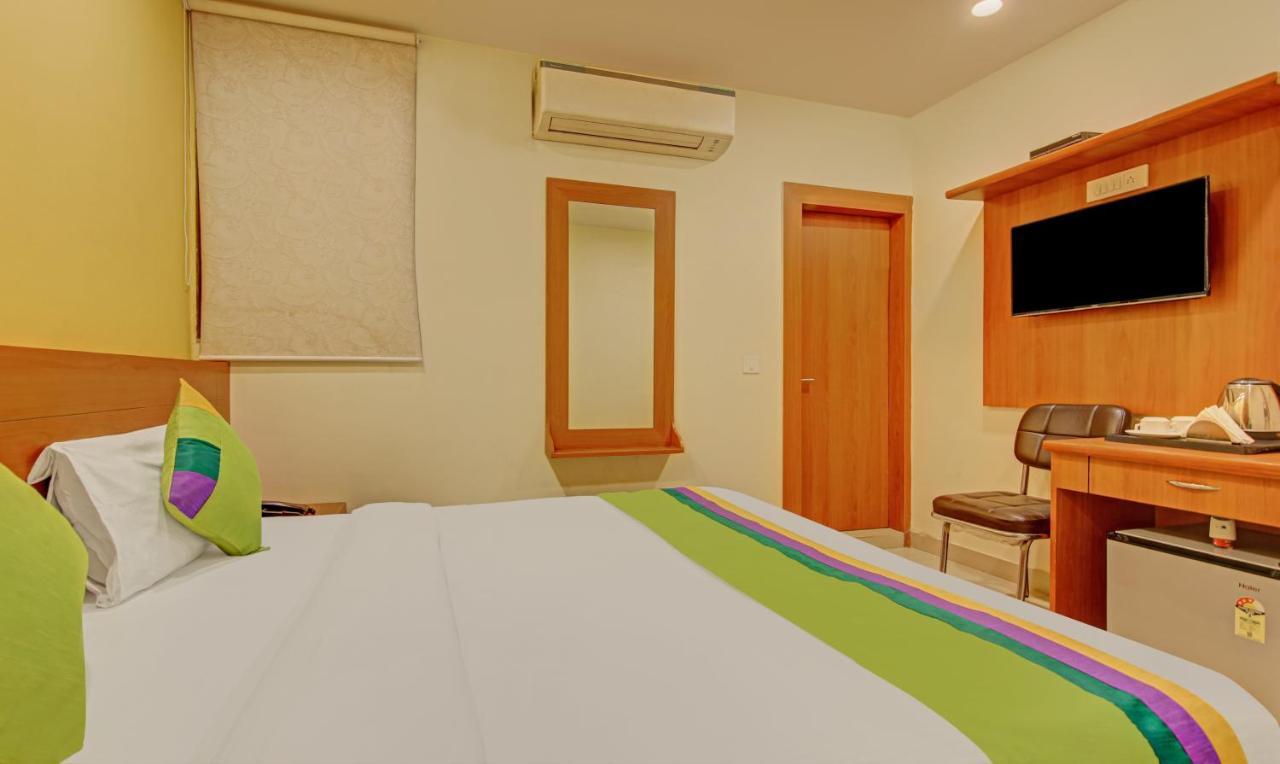 Hotel Treebo Tms Residency Nuova Delhi Esterno foto
