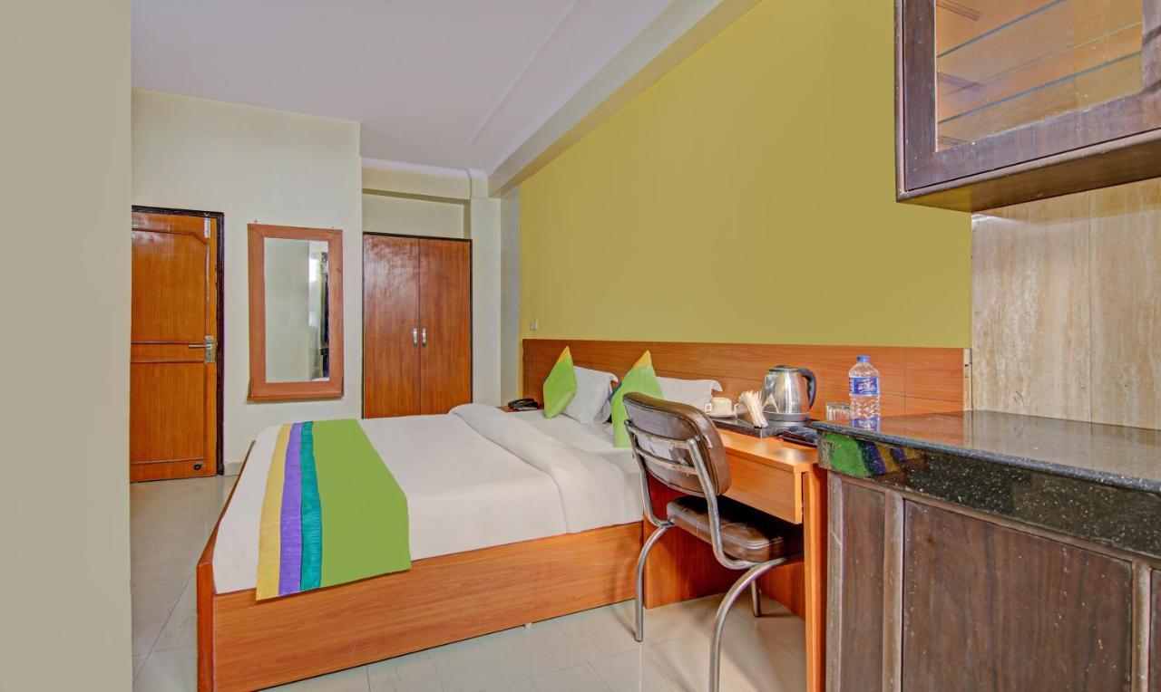 Hotel Treebo Tms Residency Nuova Delhi Esterno foto
