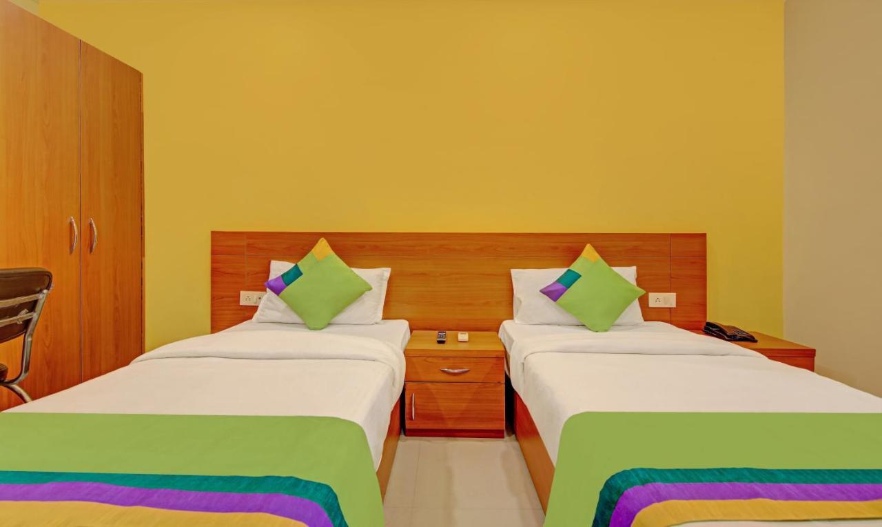 Hotel Treebo Tms Residency Nuova Delhi Esterno foto