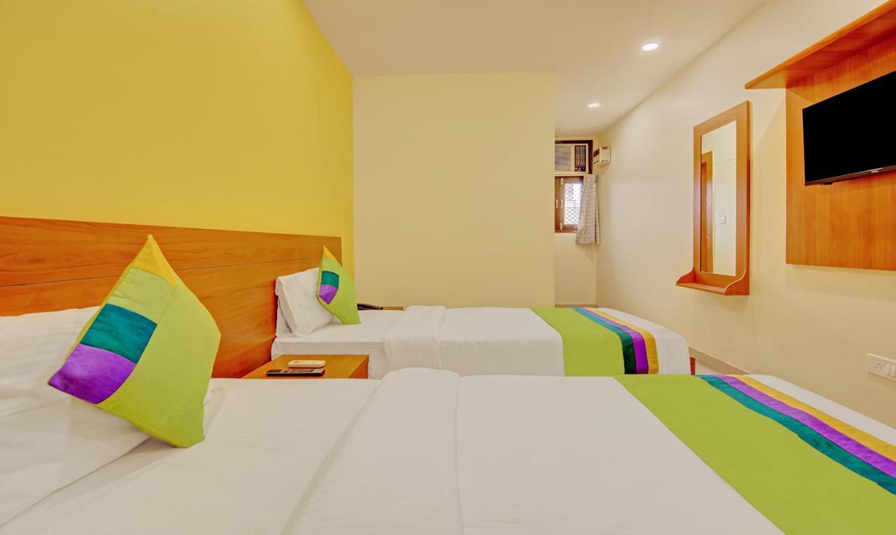 Hotel Treebo Tms Residency Nuova Delhi Esterno foto